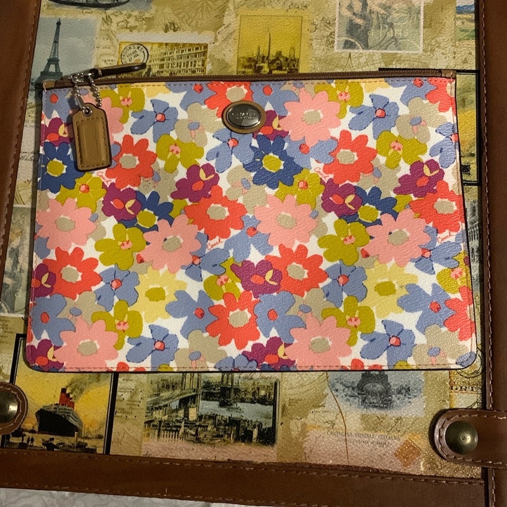 Coach Peyton Floral Print Zip Pouch/Clutch